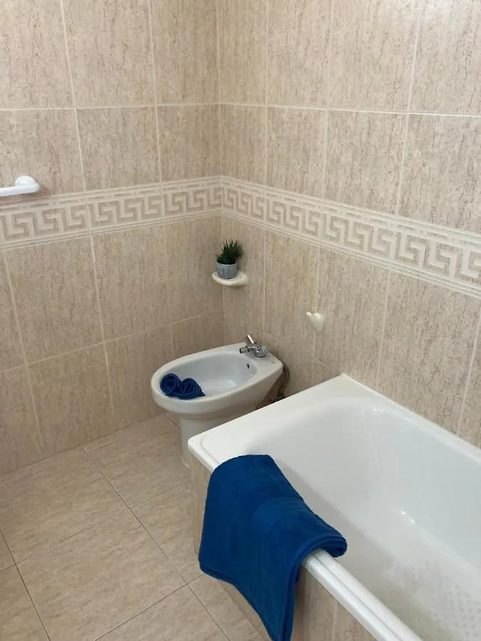 Preciosas Habitaciones En La Casa De May Arona  Homestay